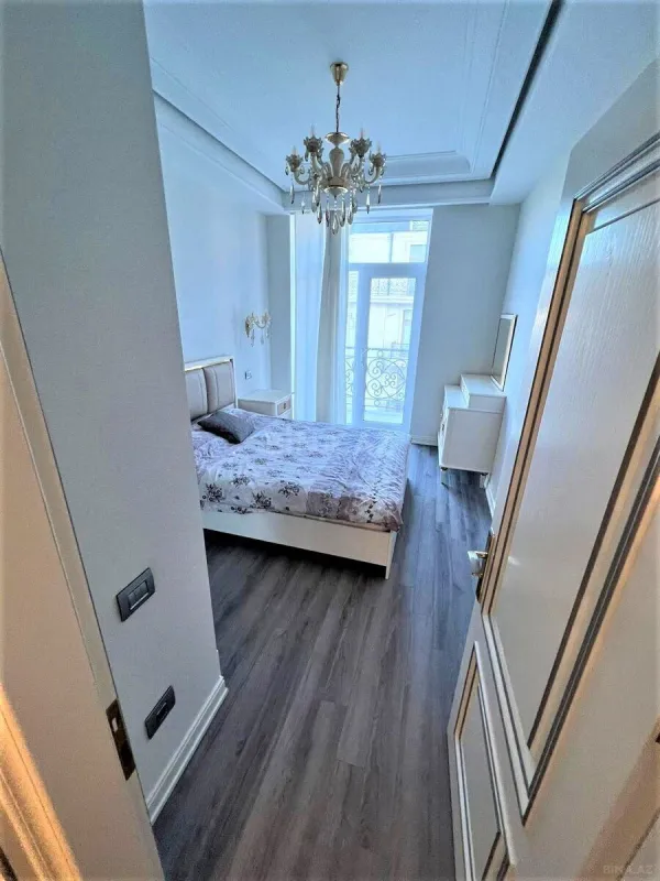 Kirayə verilir 4 otaqlı mənzil 170 m²