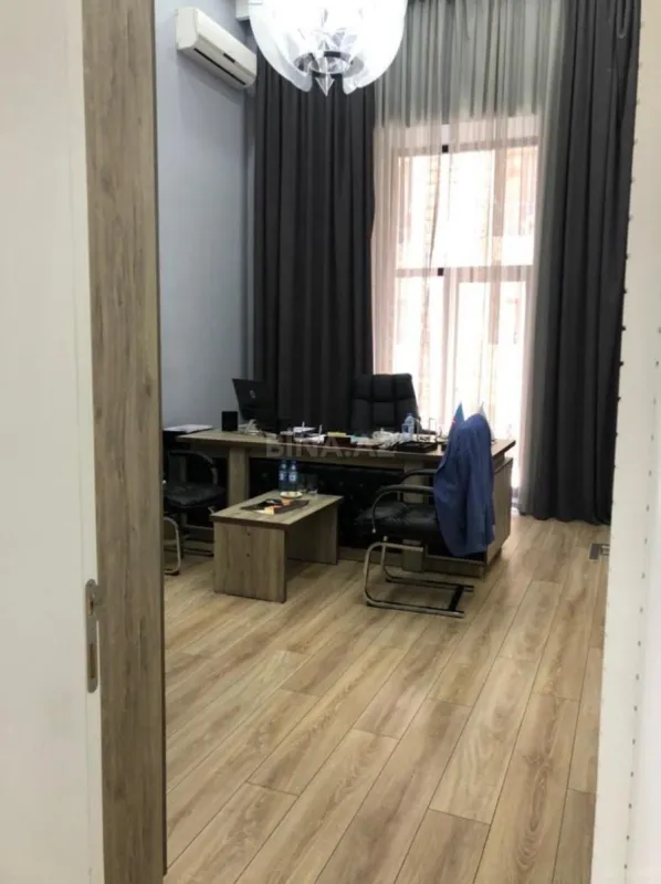 Satılır 6 otaqlı ofis 205 m²