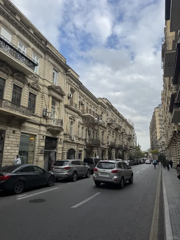 Satılır 6 otaqlı ofis 205 m²