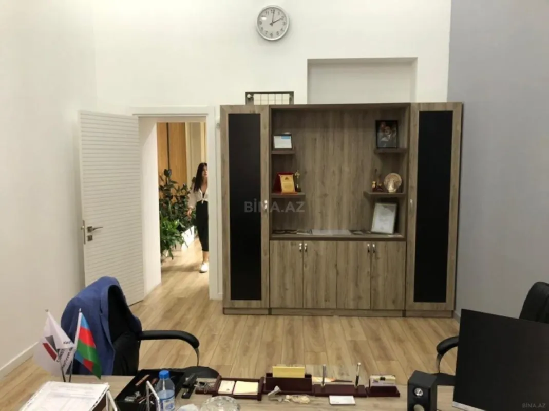 Satılır 6 otaqlı ofis 205 m²