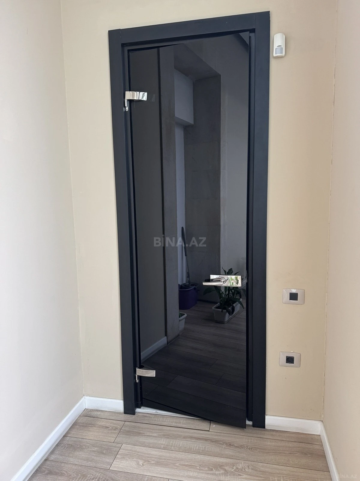 Satılır 6 otaqlı ofis 205 m²