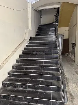 Satılır 6 otaqlı ofis 205 m²