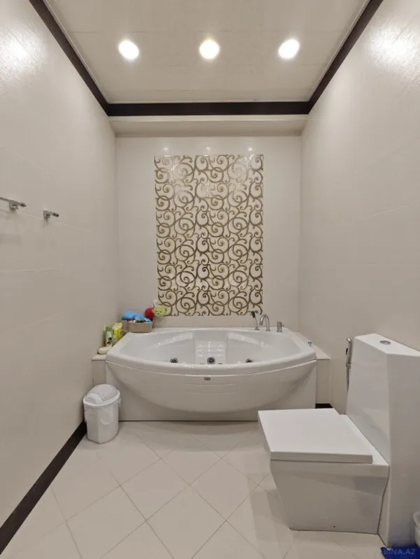 Satılır 4 otaqlı mənzil 195 m²