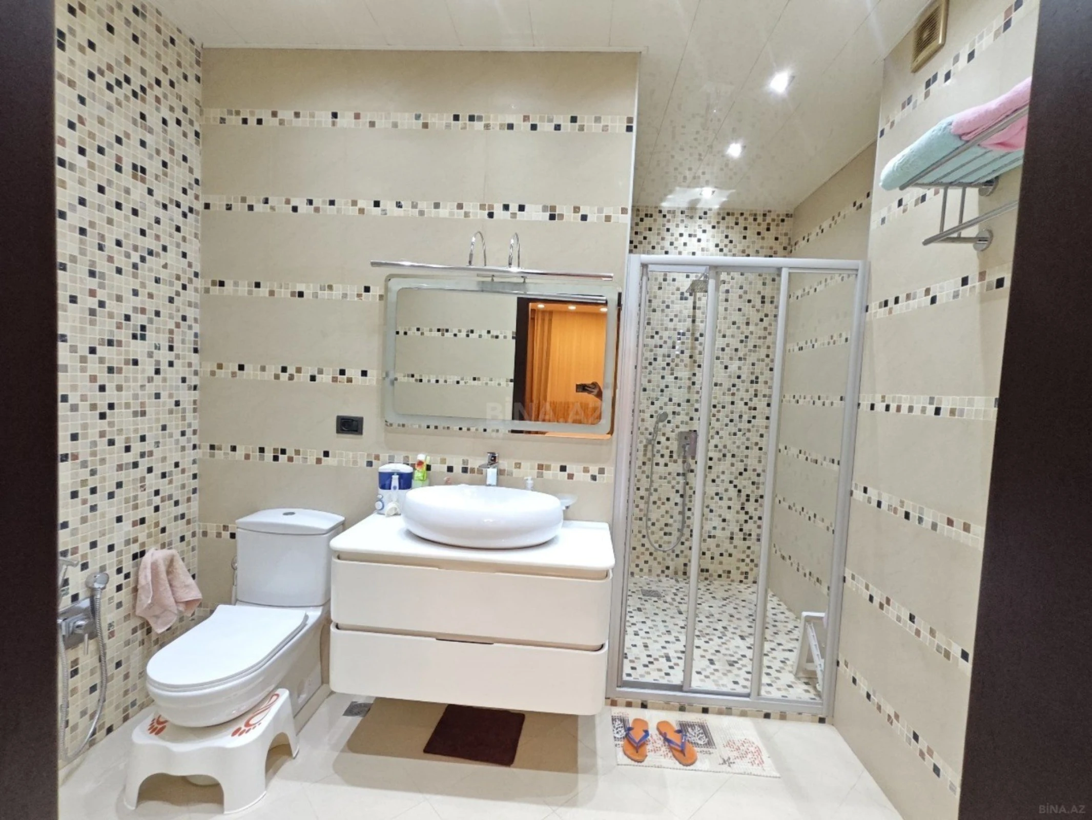 Satılır 4 otaqlı mənzil 195 m²