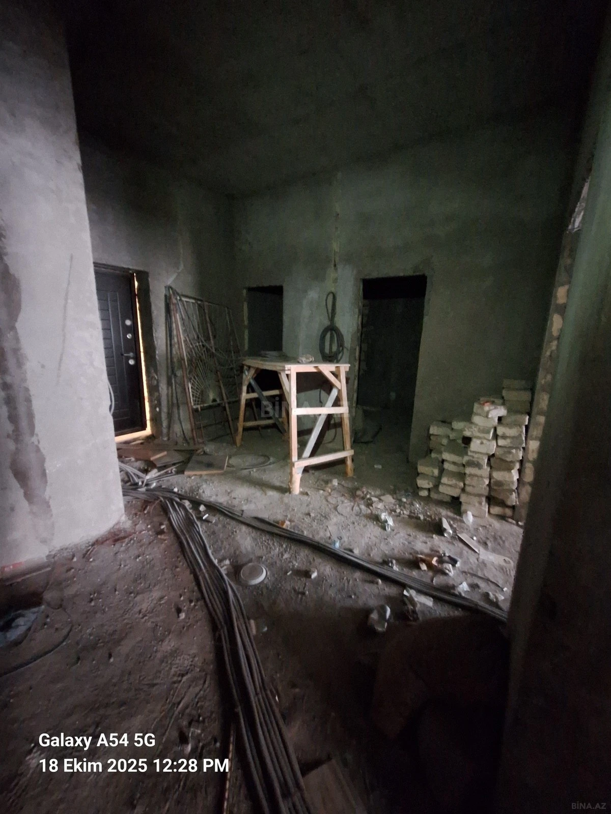 Satılır 3 otaqlı mənzil 146 m²