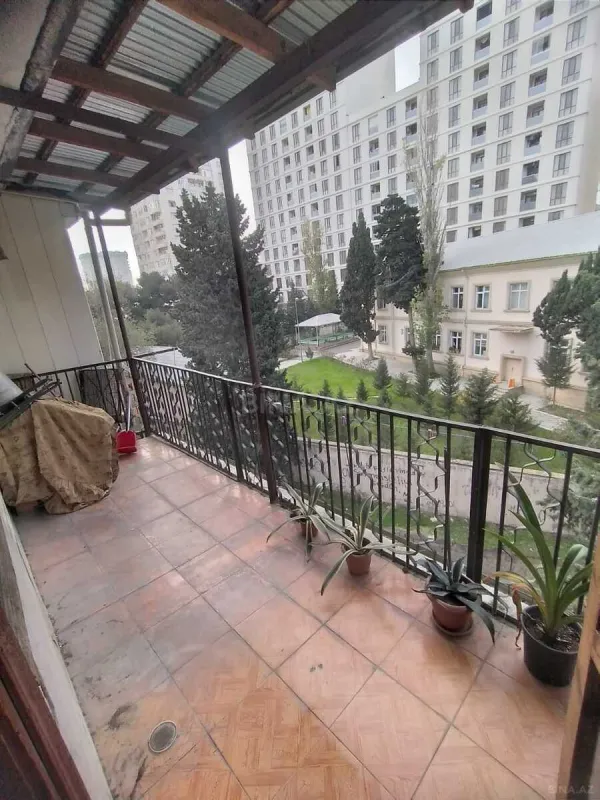 Satılır 4 otaqlı mənzil 100 m²