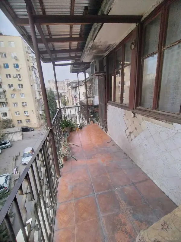 Satılır 4 otaqlı mənzil 100 m²