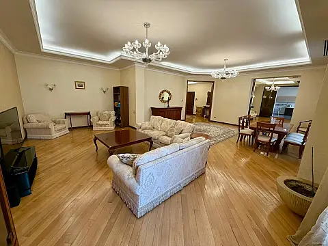 Satılır 5 otaqlı mənzil 390 m² — Bakı, İnşaatçılar 5 otaq 390.00 m²