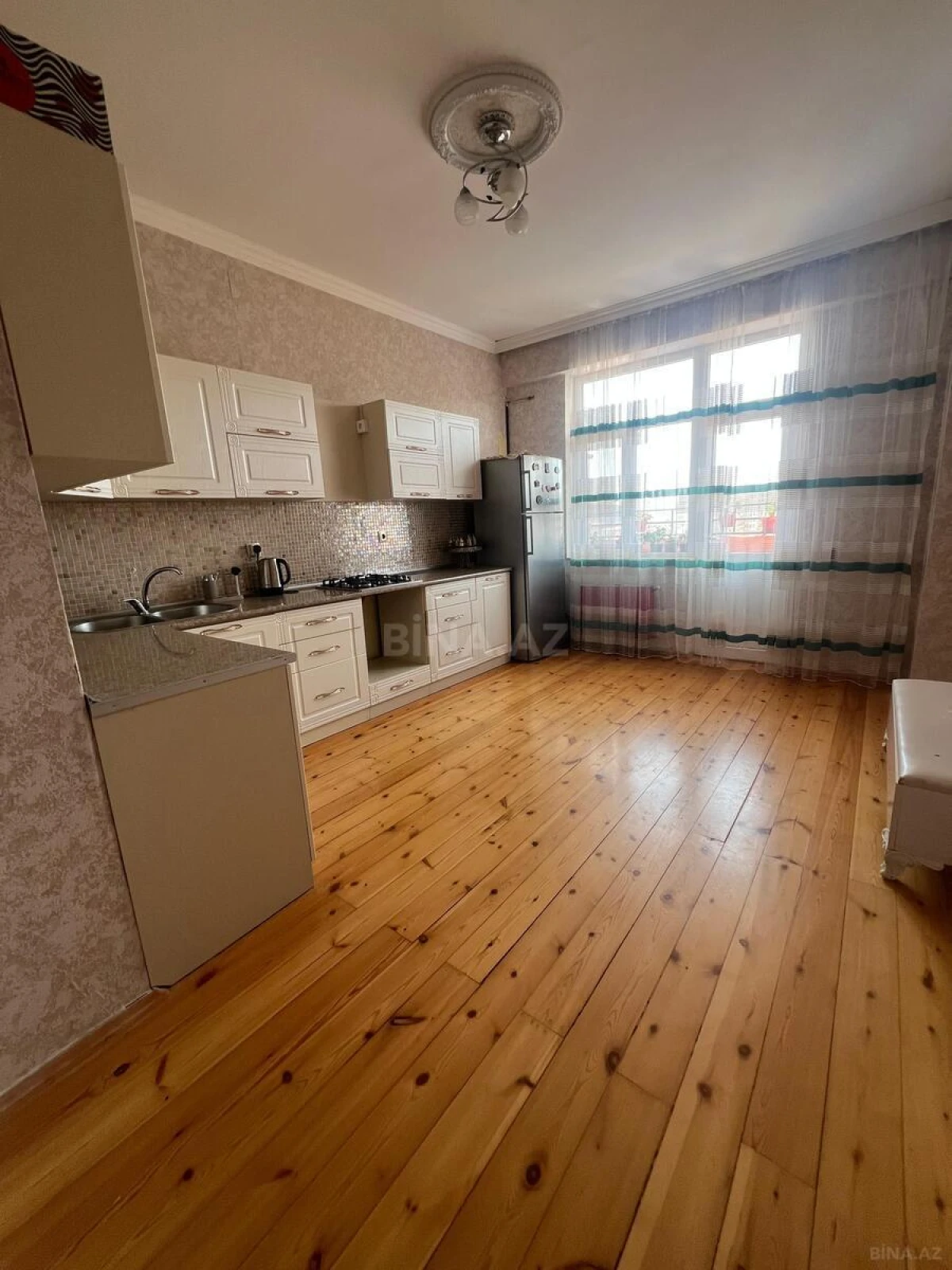 Satılır 2 otaqlı mənzil 92 m²