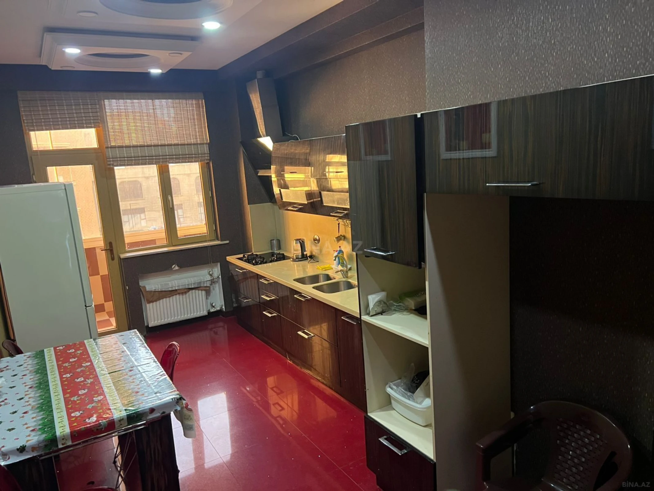 Kirayə verilir 4 otaqlı mənzil 205 m²