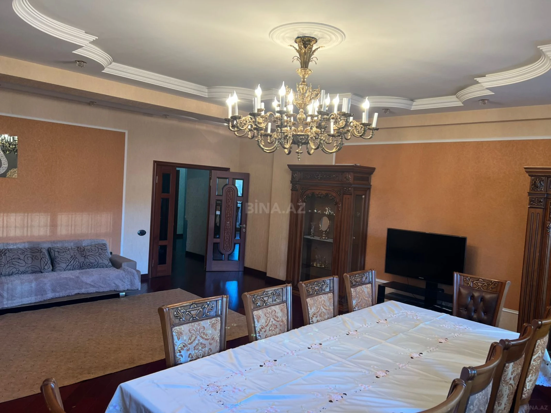 Kirayə verilir 4 otaqlı mənzil 205 m²