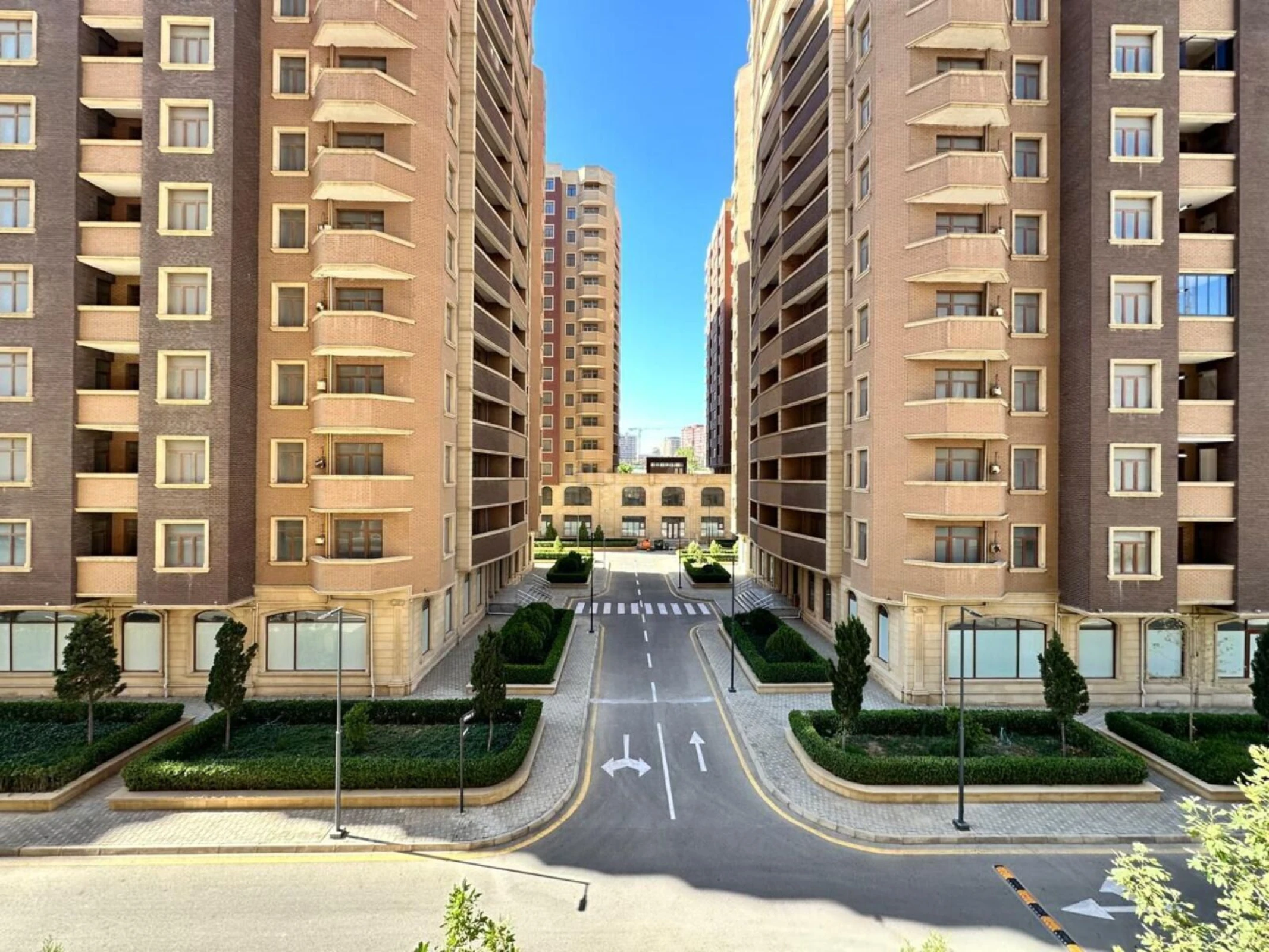 Kirayə verilir 4 otaqlı mənzil 205 m²