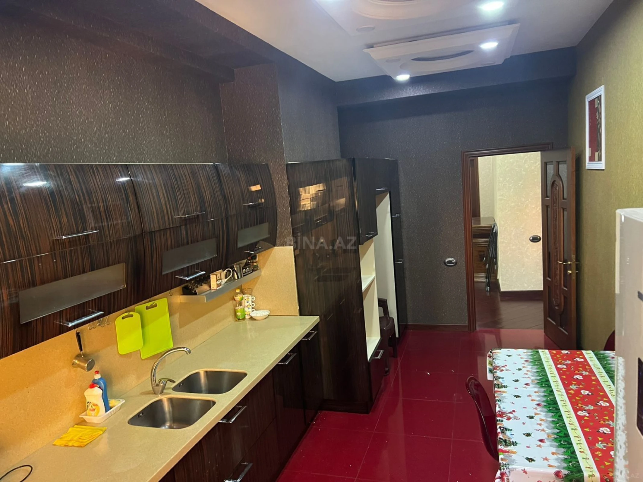 Kirayə verilir 4 otaqlı mənzil 205 m²