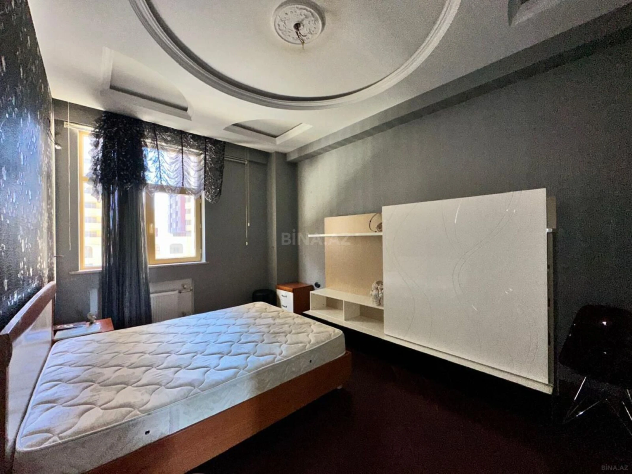Satılır 4 otaqlı mənzil 205 m²