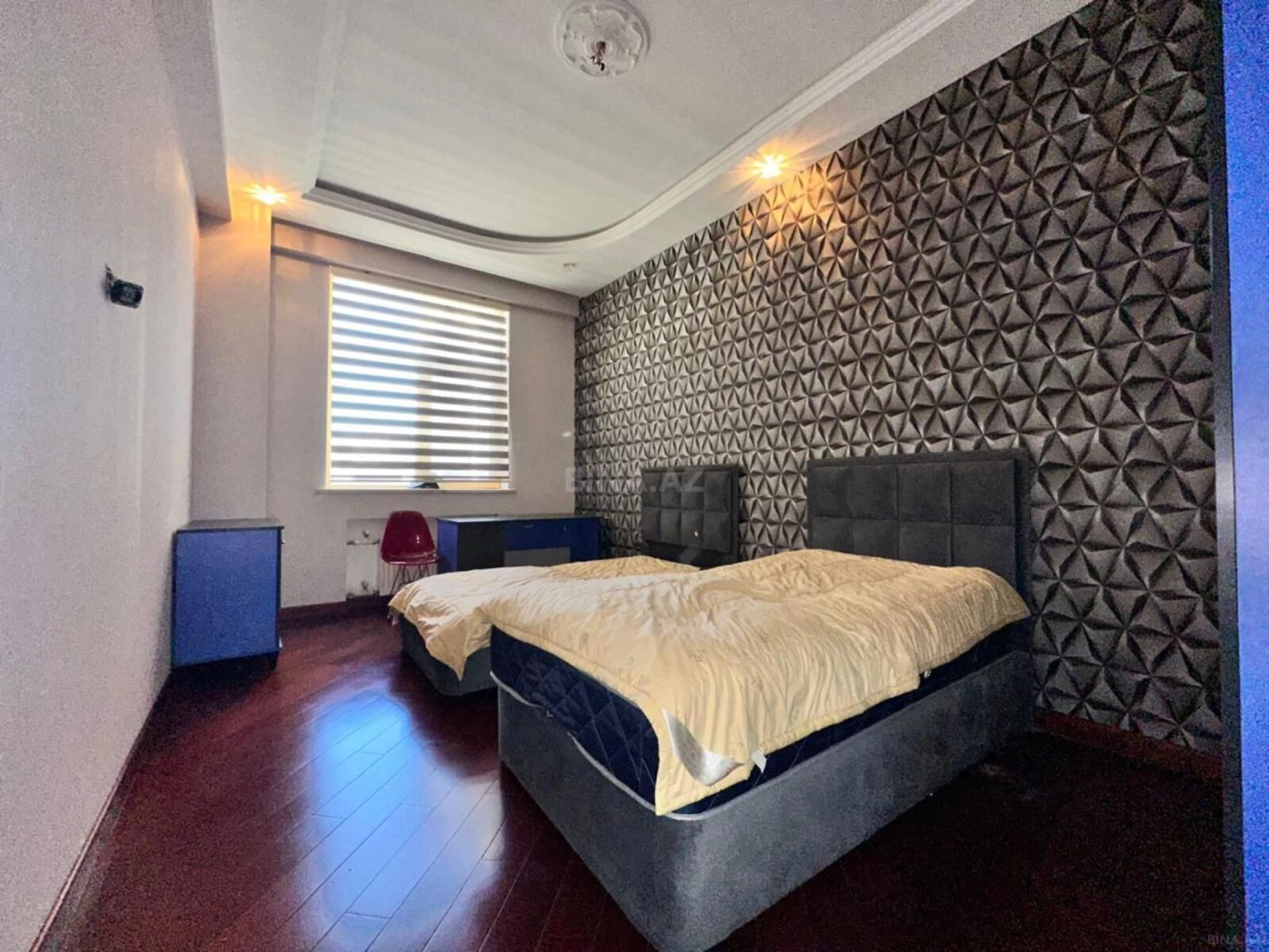 Satılır 4 otaqlı mənzil 205 m²