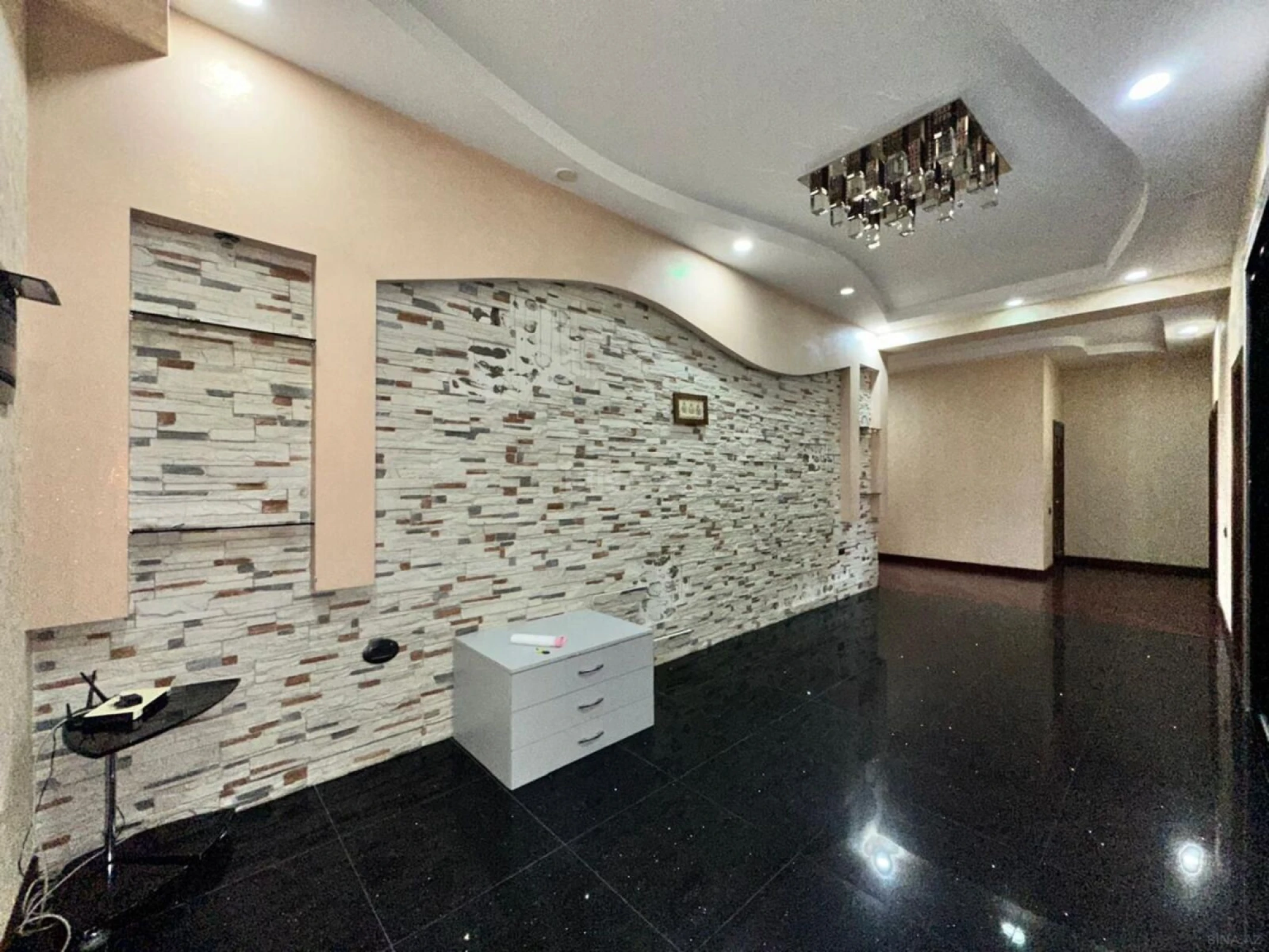 Satılır 4 otaqlı mənzil 205 m²