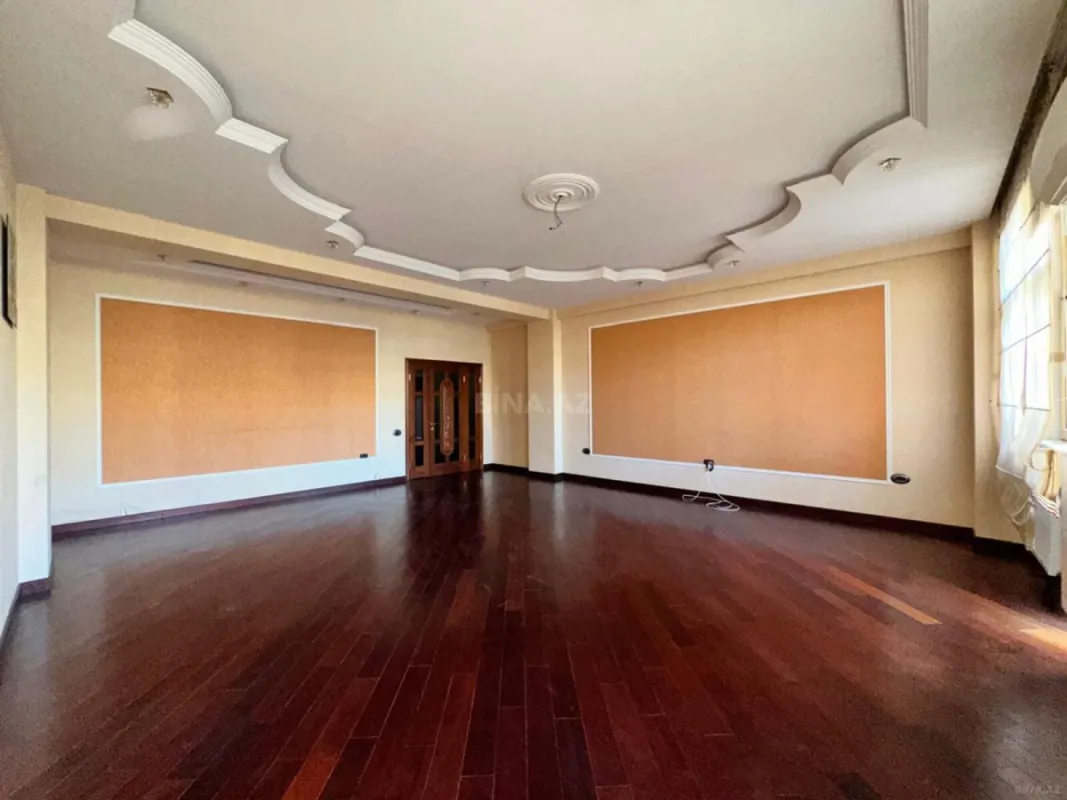 Satılır 4 otaqlı mənzil 205 m²