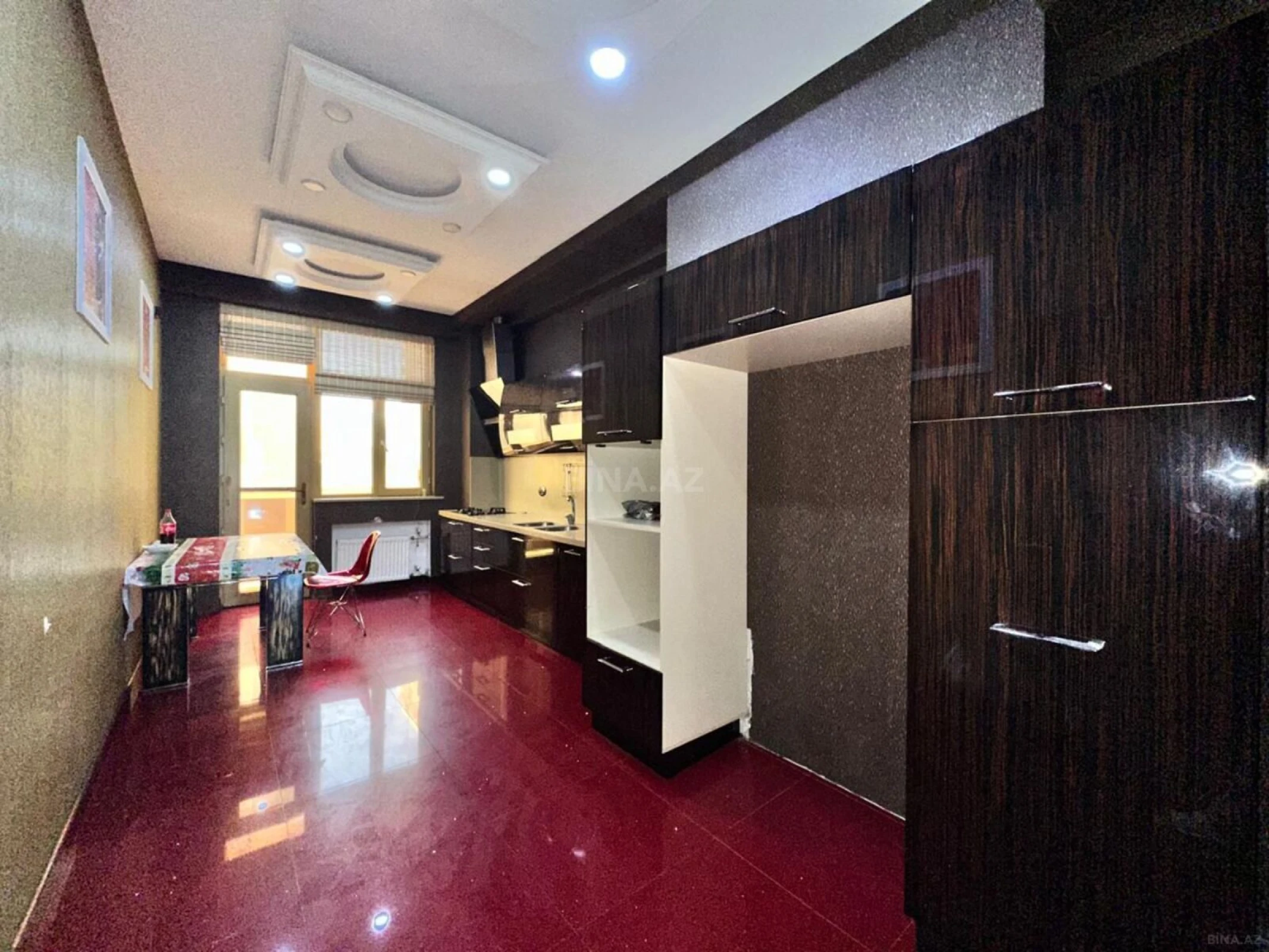 Satılır 4 otaqlı mənzil 205 m²