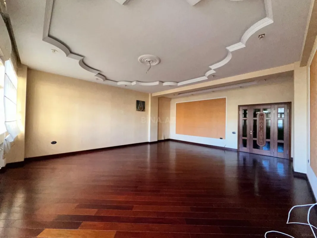 Satılır 4 otaqlı mənzil 205 m²