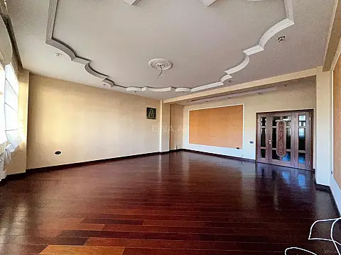 Satılır 4 otaqlı mənzil 205 m²