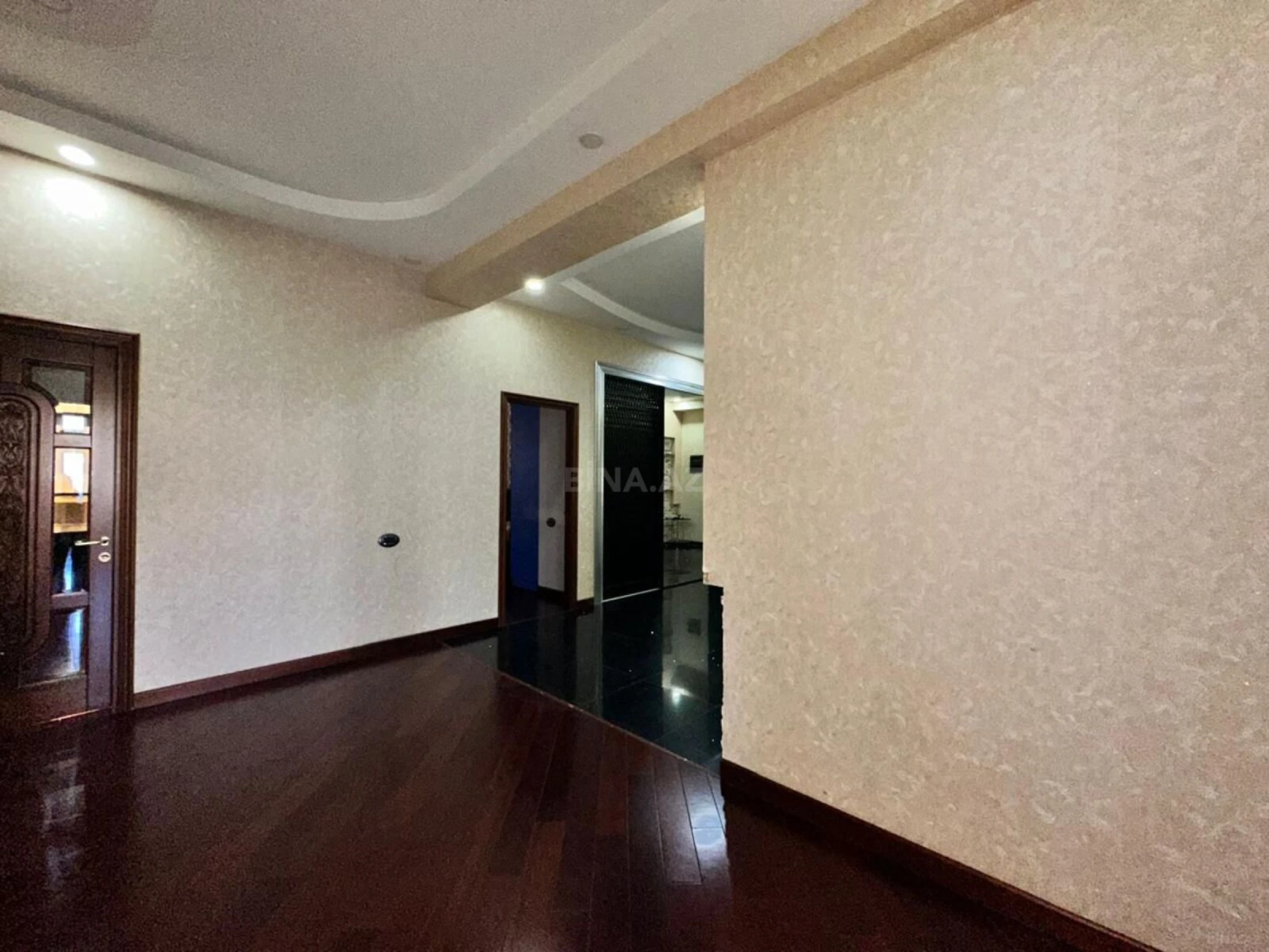 Satılır 4 otaqlı mənzil 205 m²