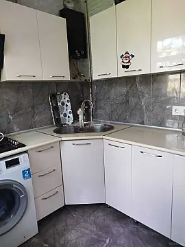 Satılır 4 otaqlı mənzil 100 m²