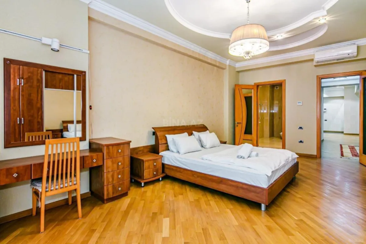Satılır 4 otaqlı mənzil 188 m²