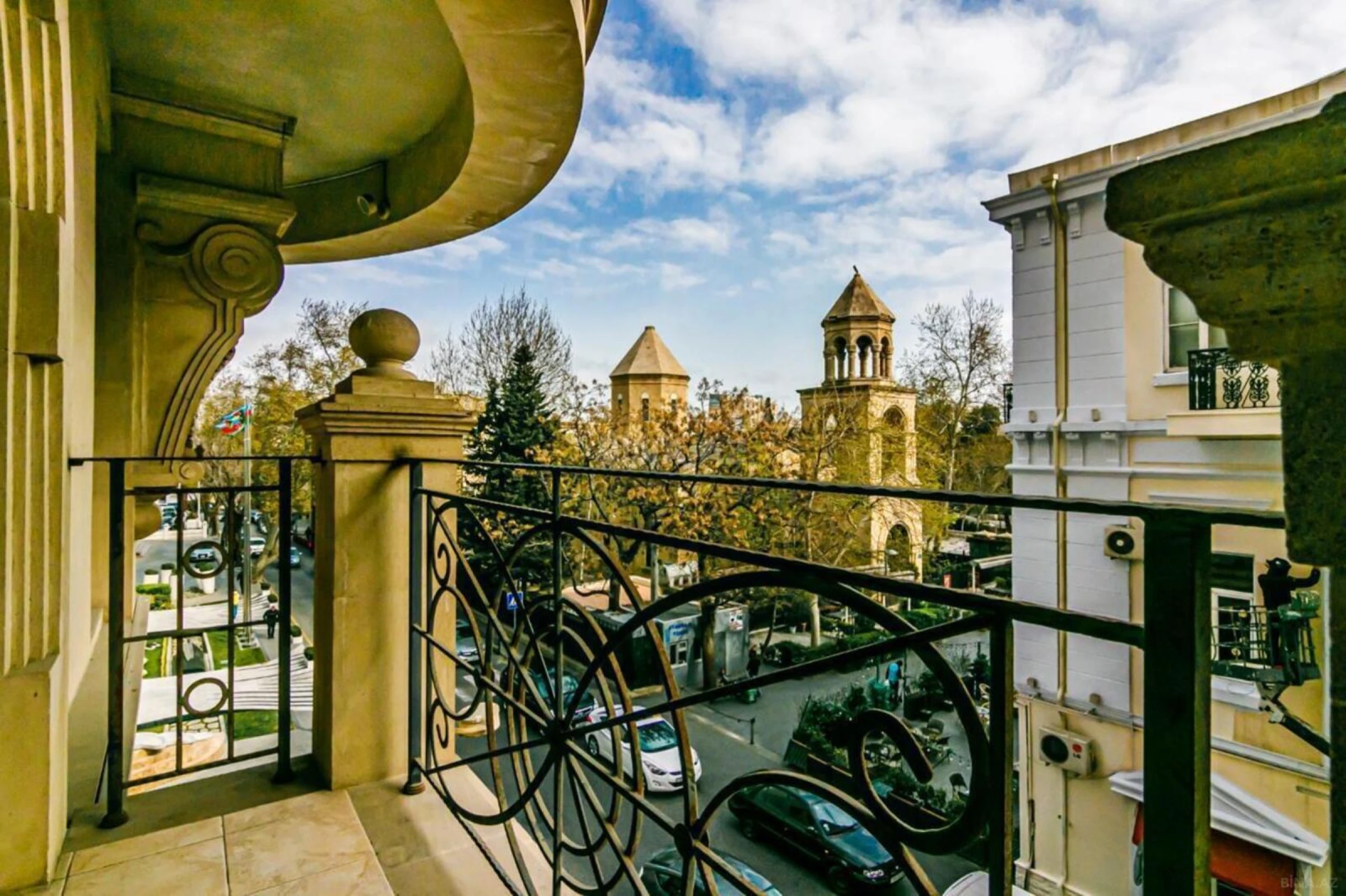 Satılır 4 otaqlı mənzil 188 m²