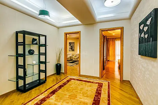 Satılır 4 otaqlı mənzil 188 m²