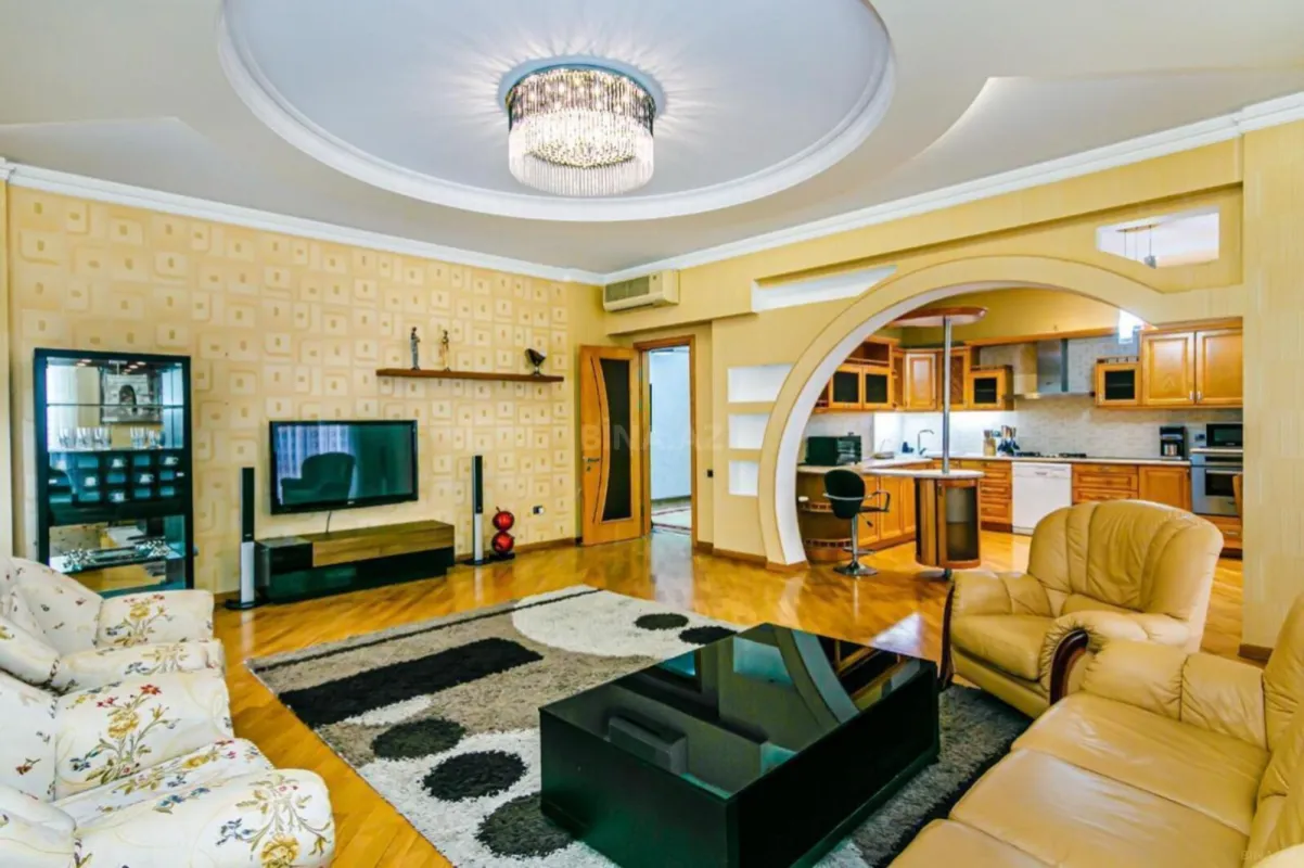 Satılır 4 otaqlı mənzil 188 m²