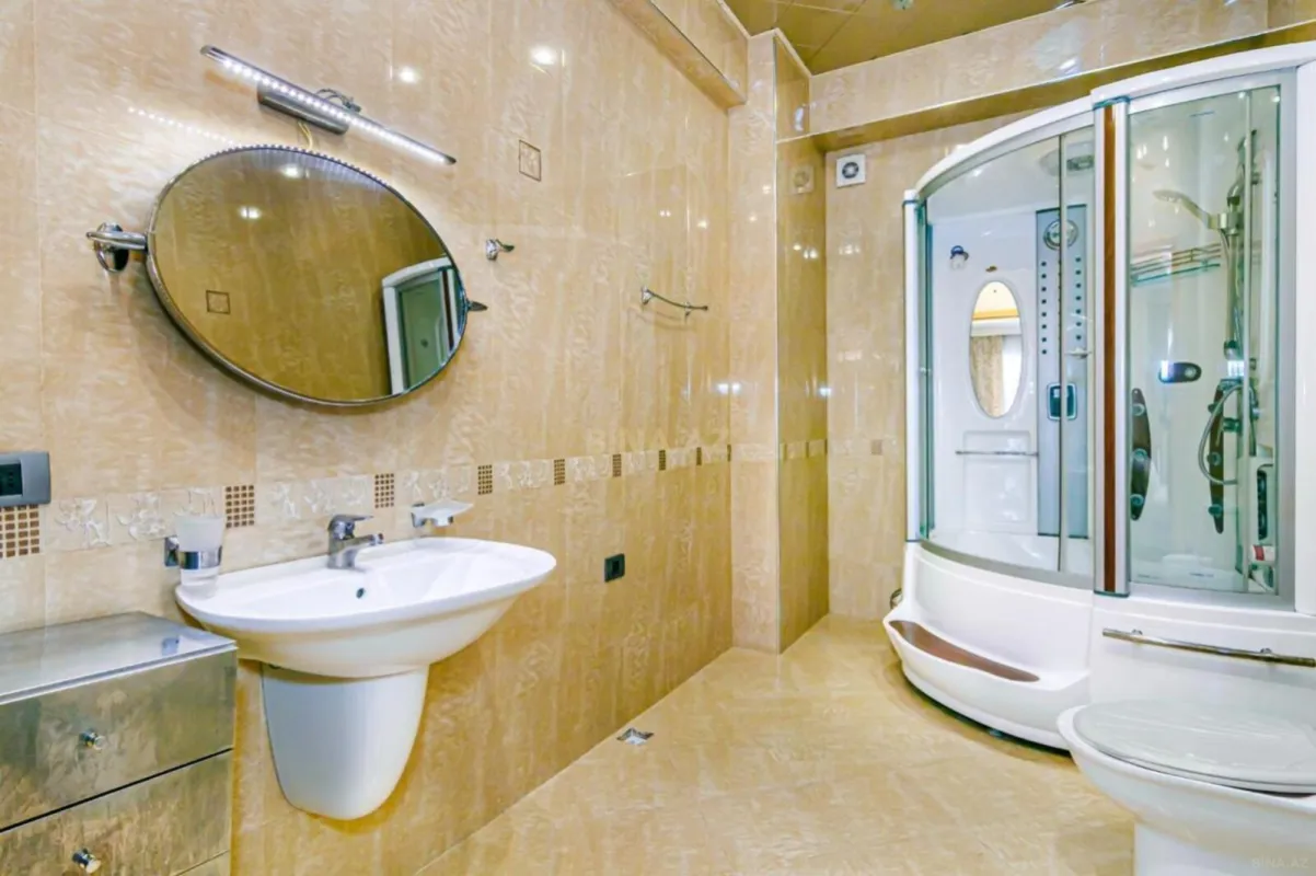 Satılır 4 otaqlı mənzil 188 m²