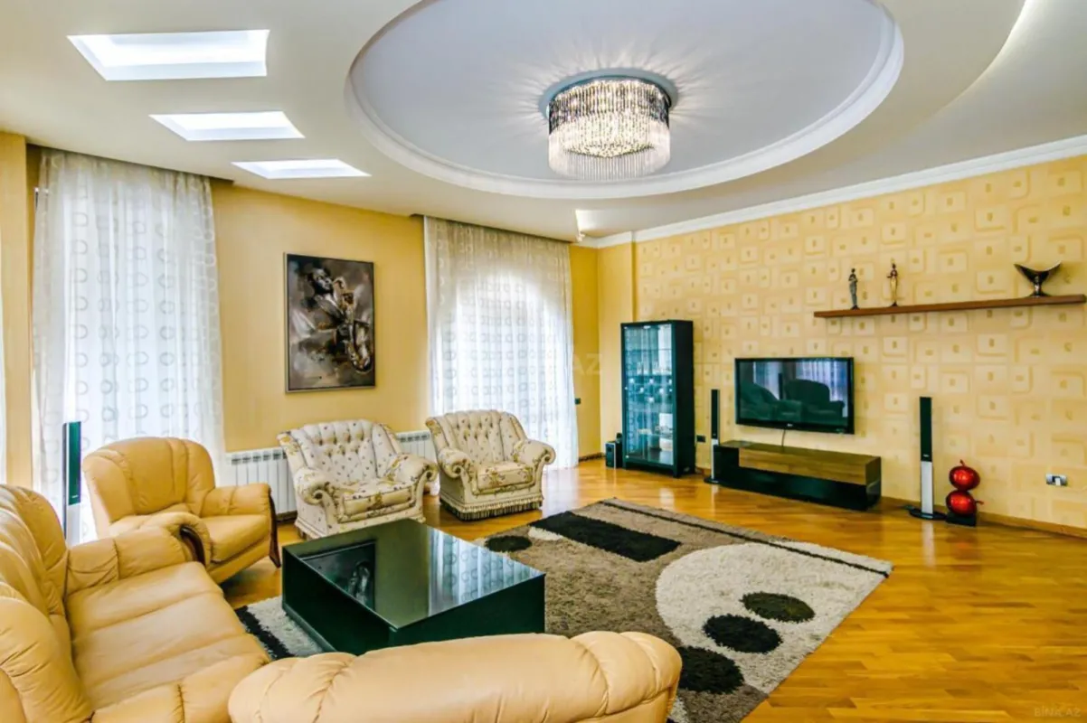 Satılır 4 otaqlı mənzil 188 m²