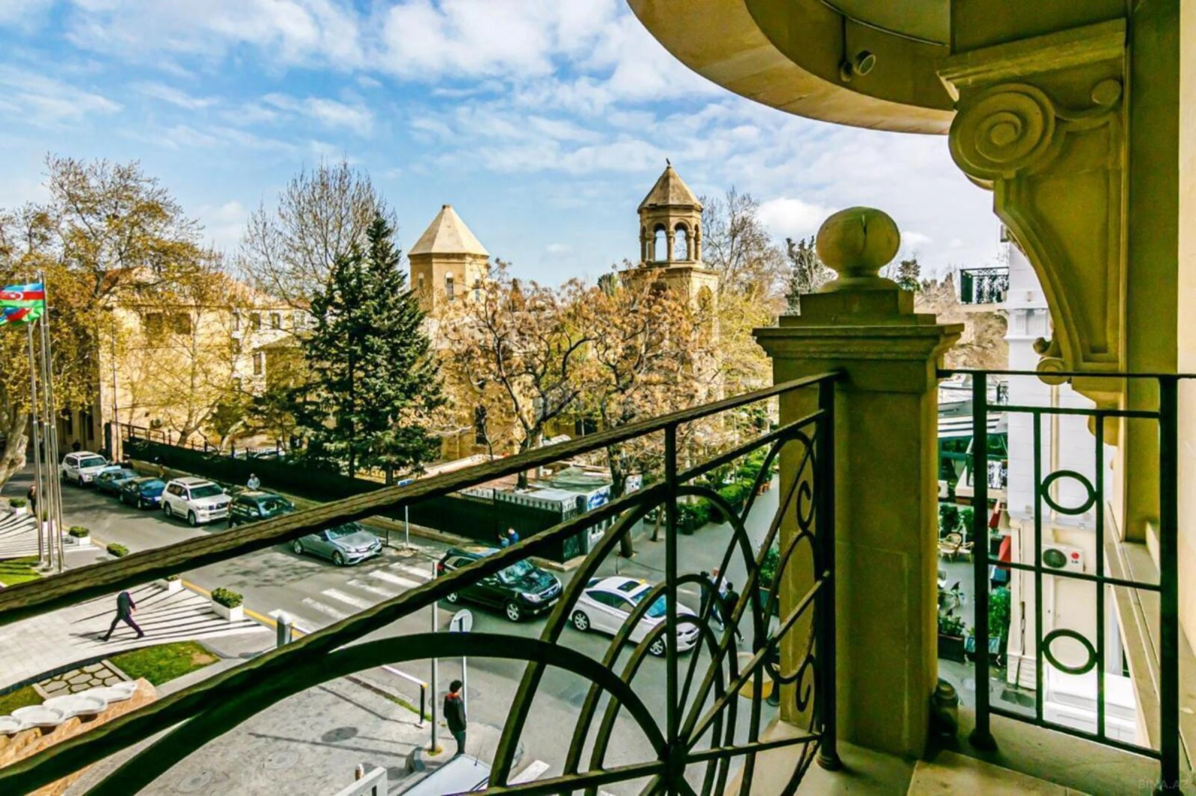 Satılır 4 otaqlı mənzil 188 m²