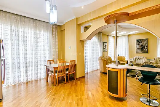 Satılır 4 otaqlı mənzil 188 m²