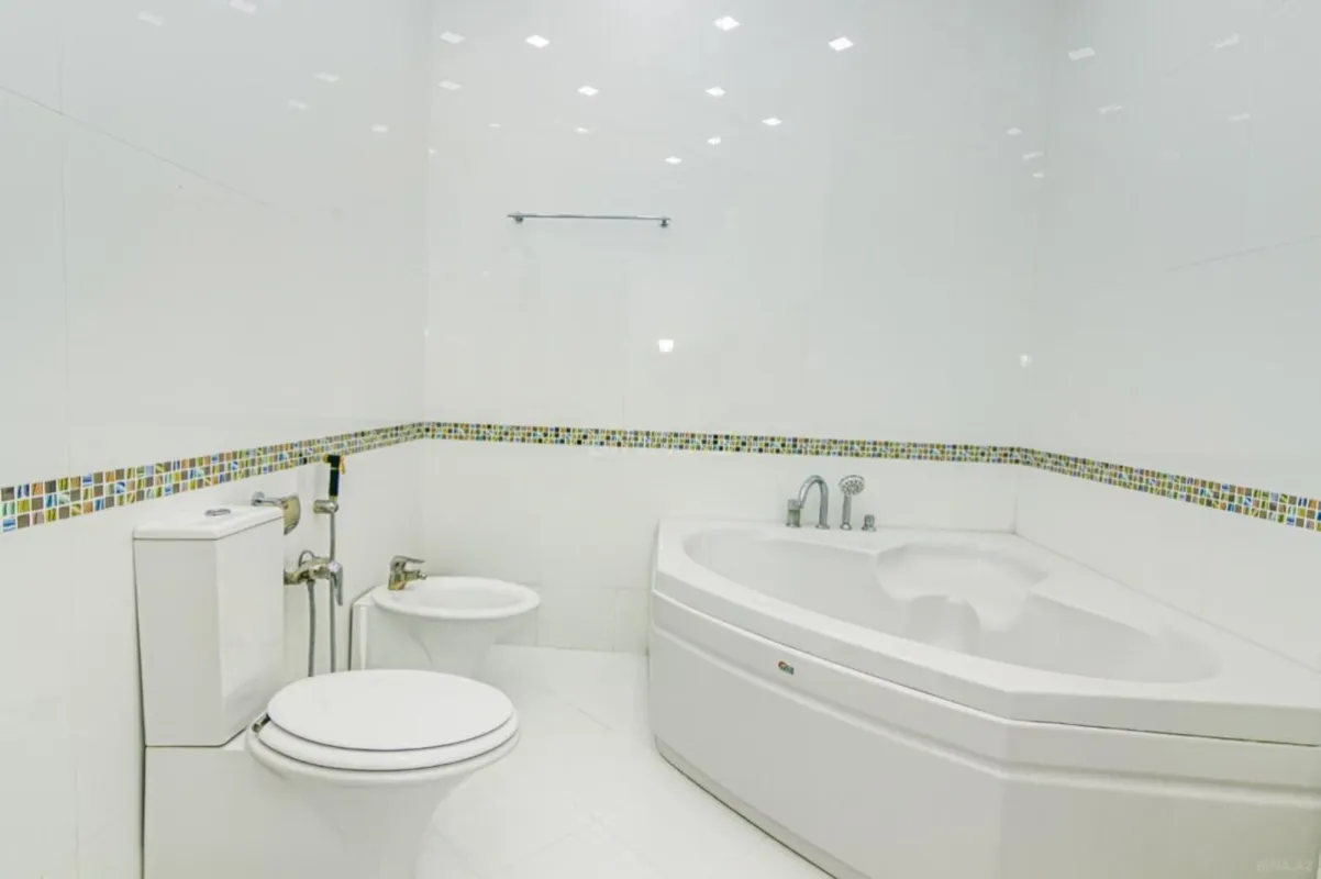 Satılır 4 otaqlı mənzil 188 m²