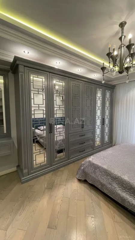 Satılır 4 otaqlı mənzil 140 m²