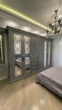 Satılır 4 otaqlı mənzil 140 m²