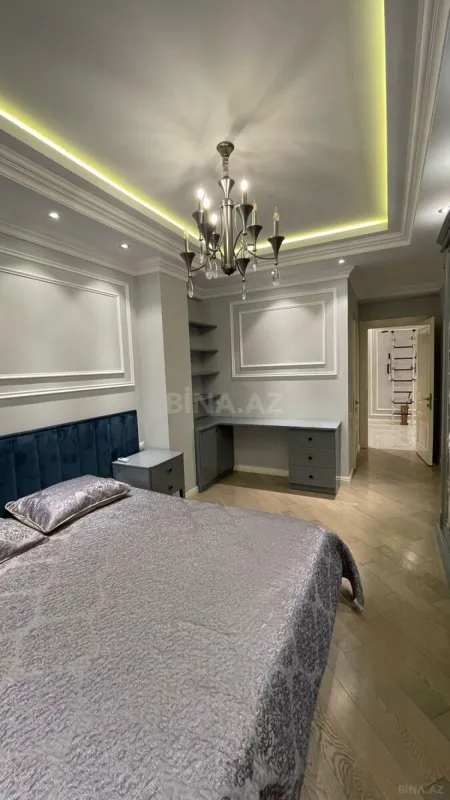 Satılır 4 otaqlı mənzil 140 m²