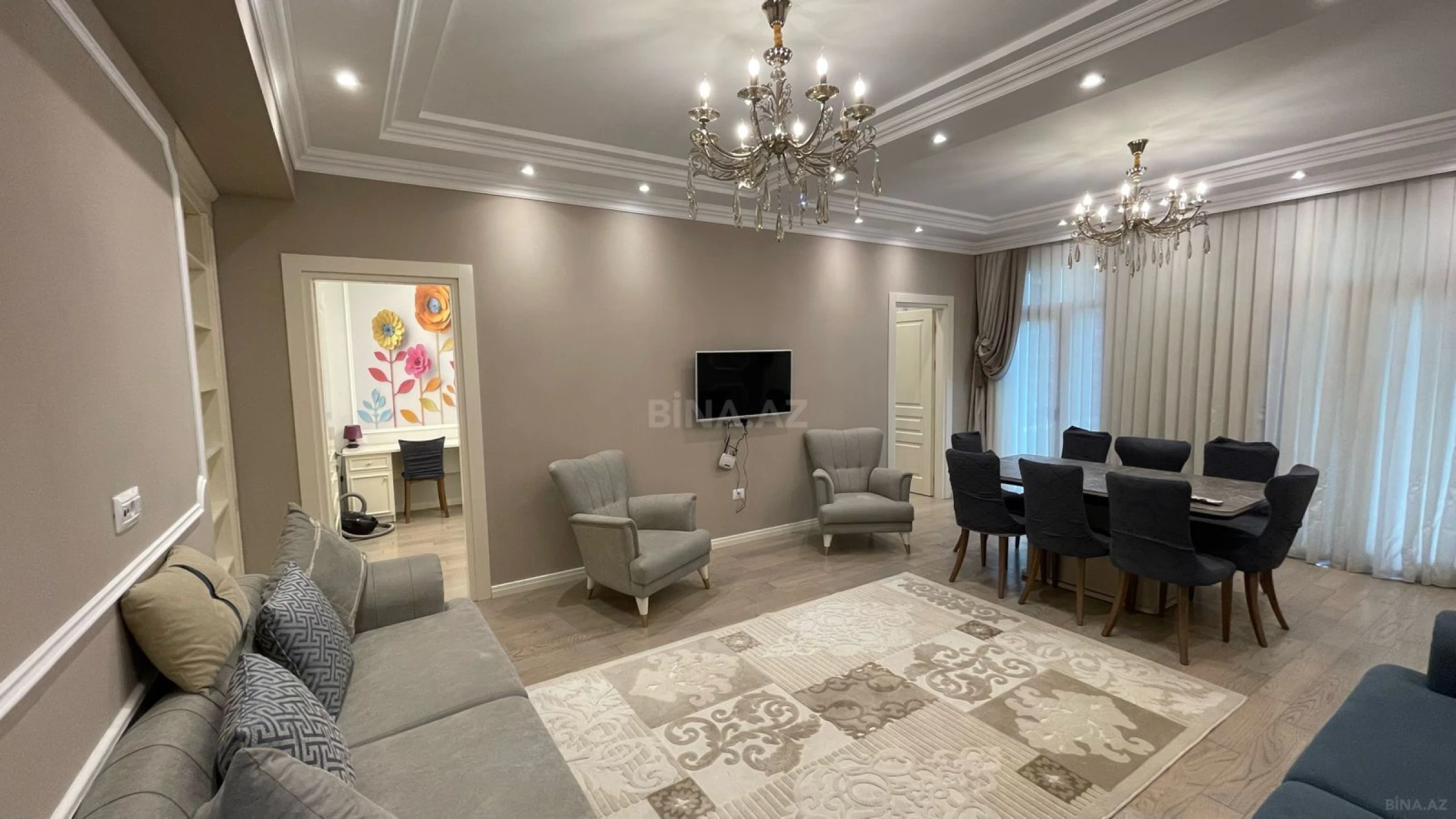 Satılır 4 otaqlı mənzil 140 m²