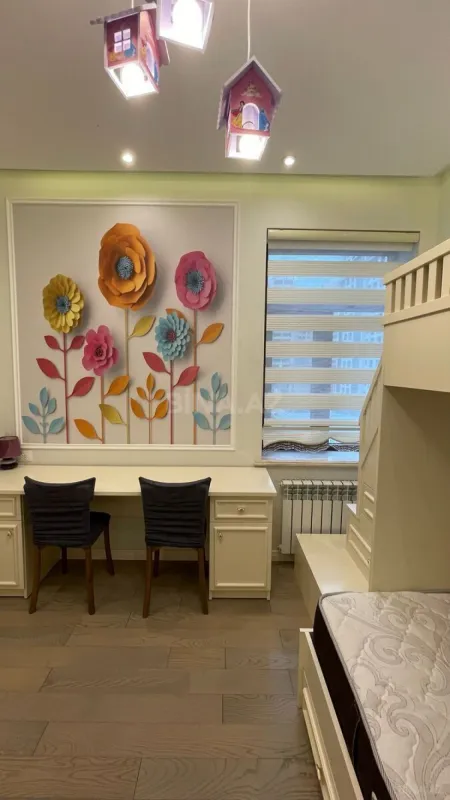 Satılır 4 otaqlı mənzil 140 m²