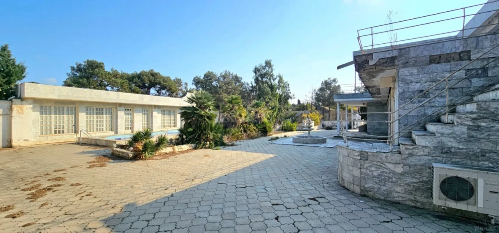 Satılır 5 otaqlı həyət evi 265 m²