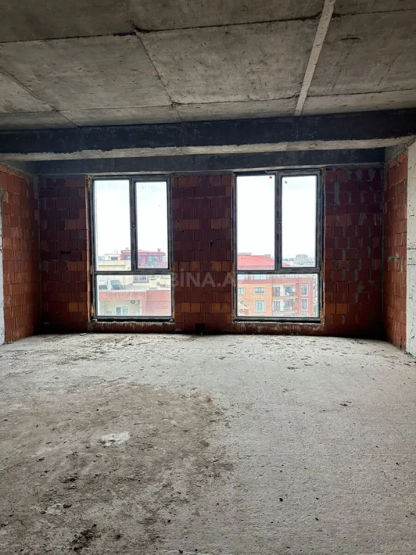 Satılır 4 otaqlı mənzil 220 m²