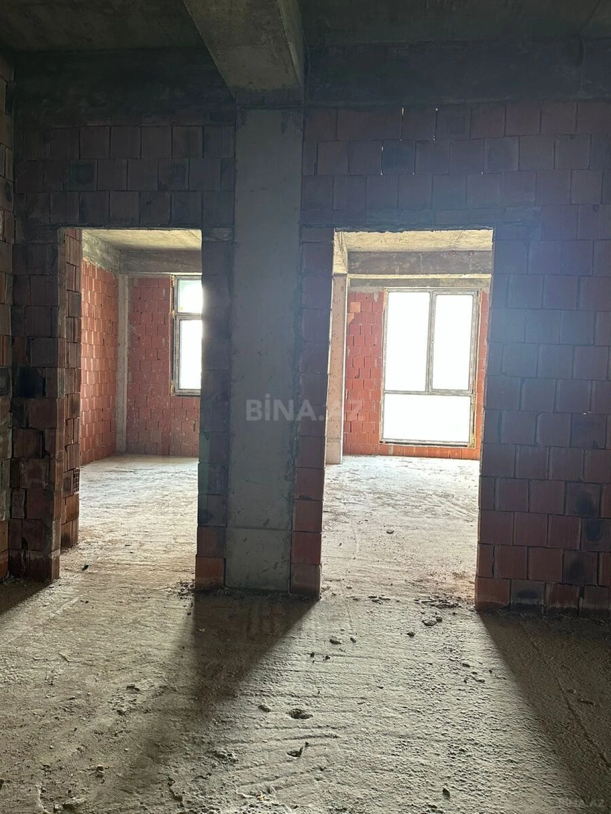 Satılır 4 otaqlı mənzil 220 m²