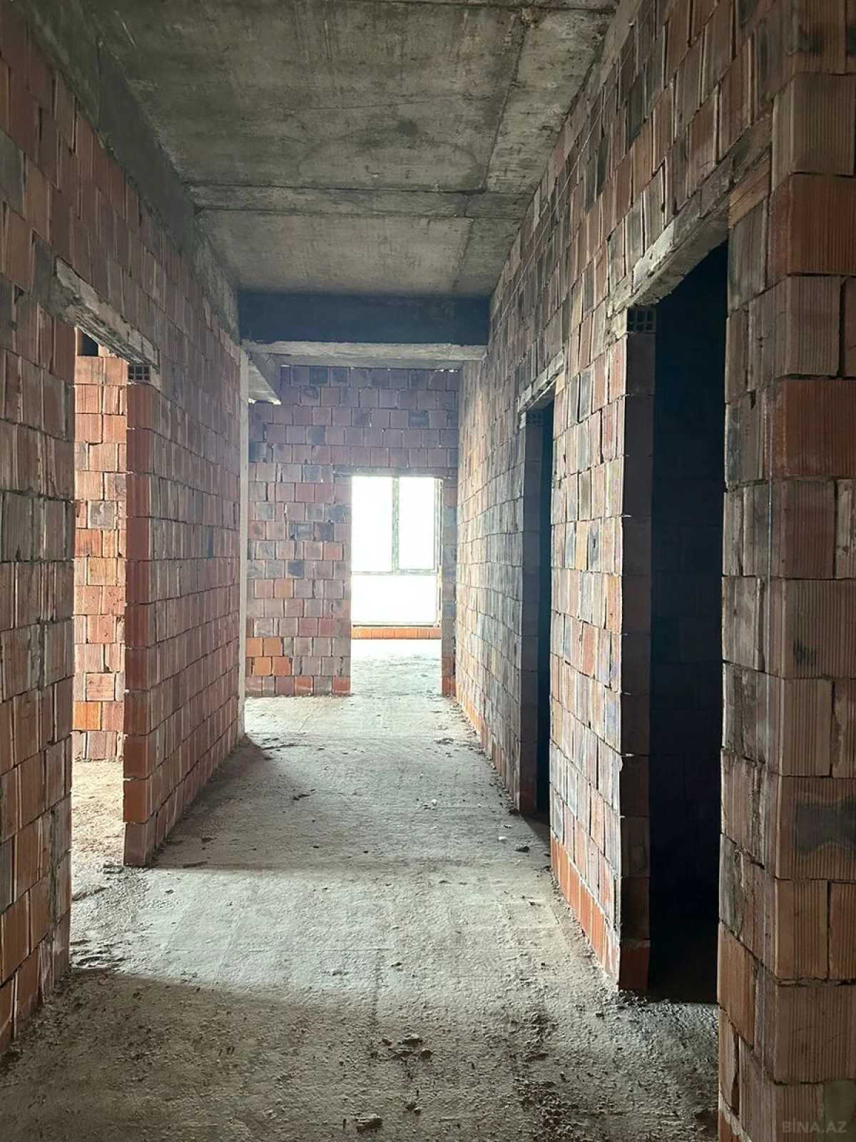 Satılır 4 otaqlı mənzil 220 m²