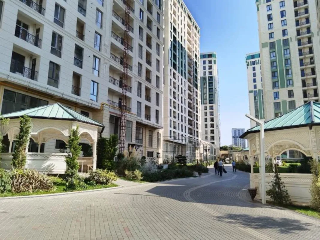 Satılır 4 otaqlı mənzil 220 m²