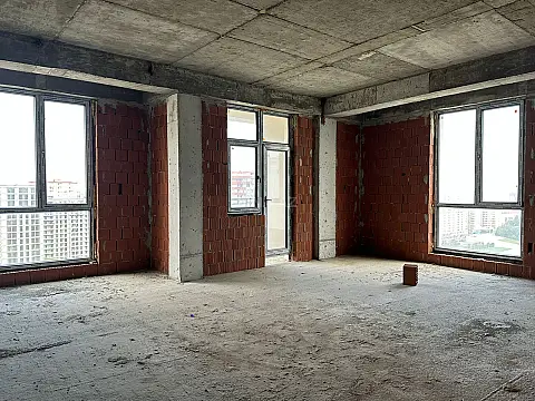 Satılır 4 otaqlı mənzil 220 m²