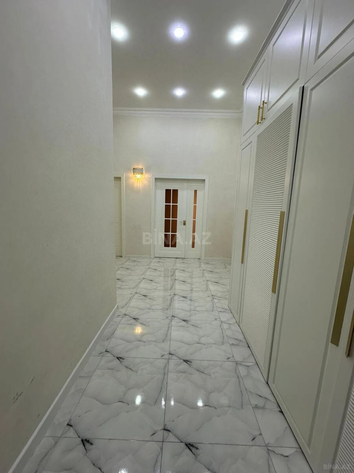 Satılır 3 otaqlı mənzil 140 m²