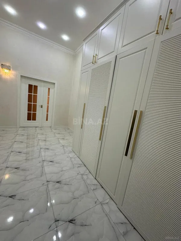 Satılır 3 otaqlı mənzil 140 m²