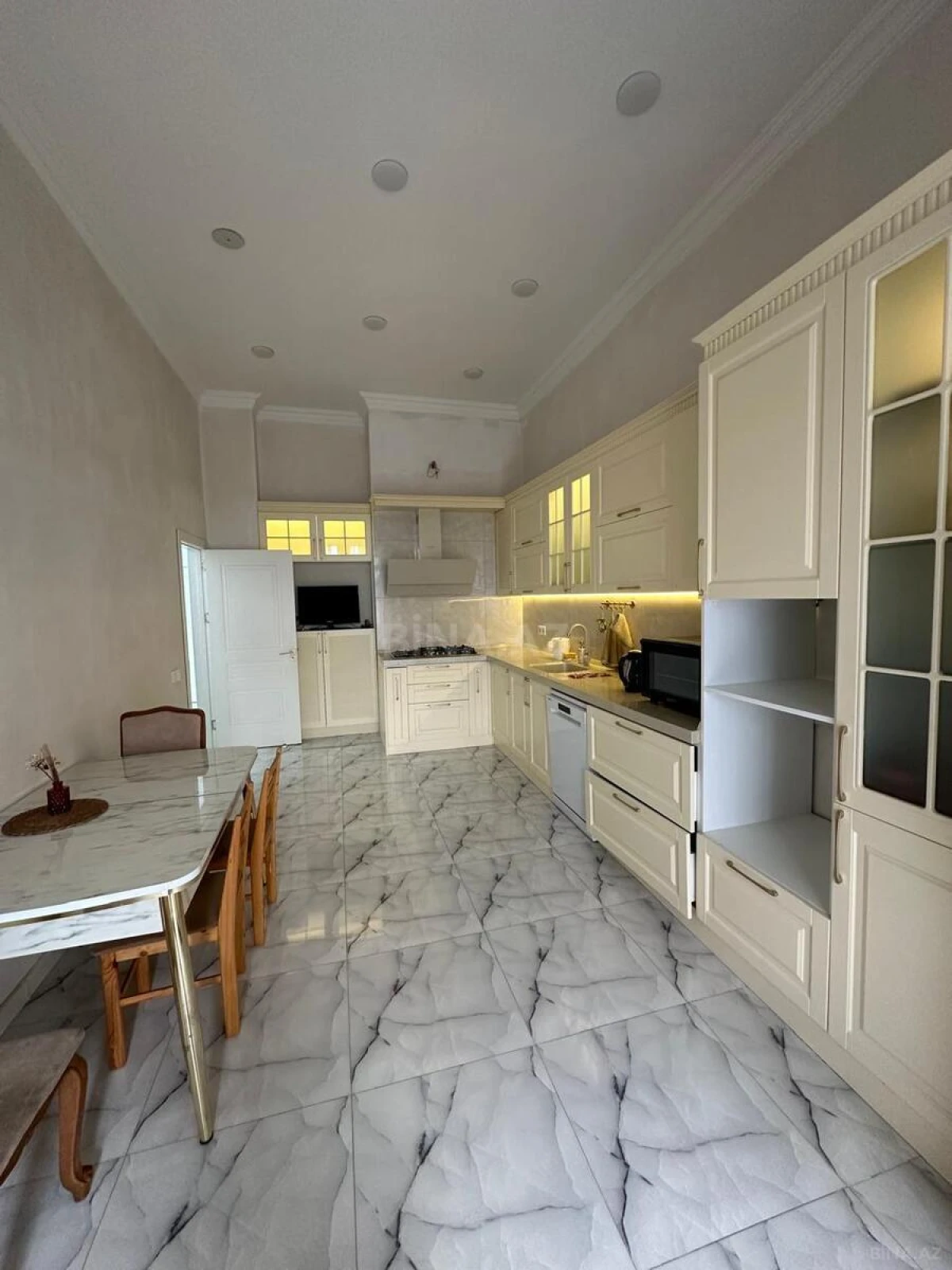 Satılır 3 otaqlı mənzil 140 m²