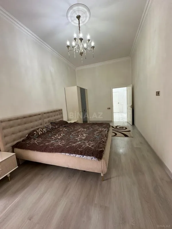 Satılır 3 otaqlı mənzil 140 m²